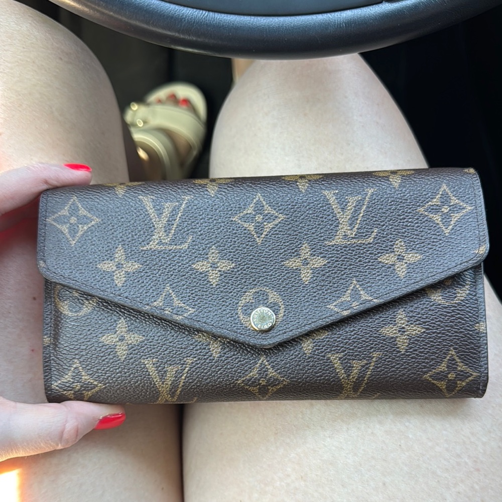 Louis vuitton monogram canvas 
Comes with certificate of authenticity